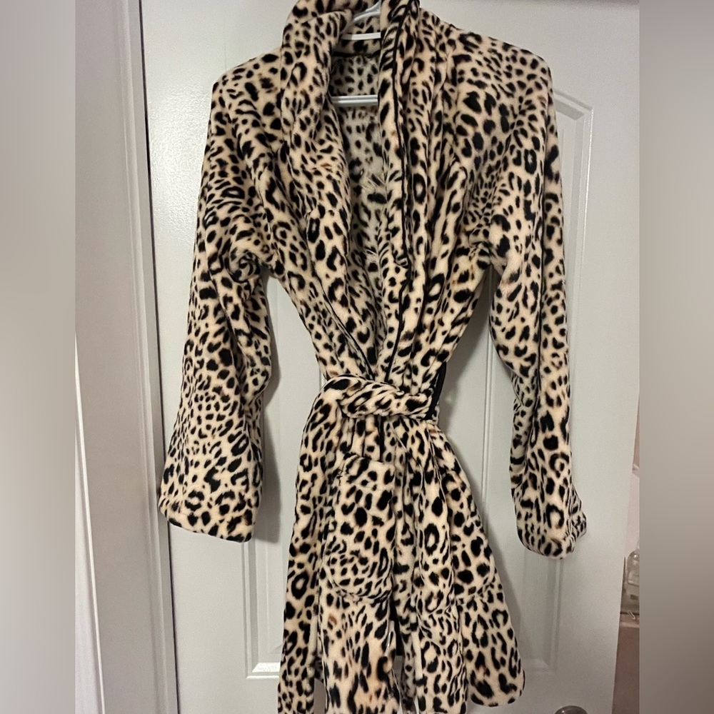 Size XS/S Women’s Victoria’s Secret Plush Robe
